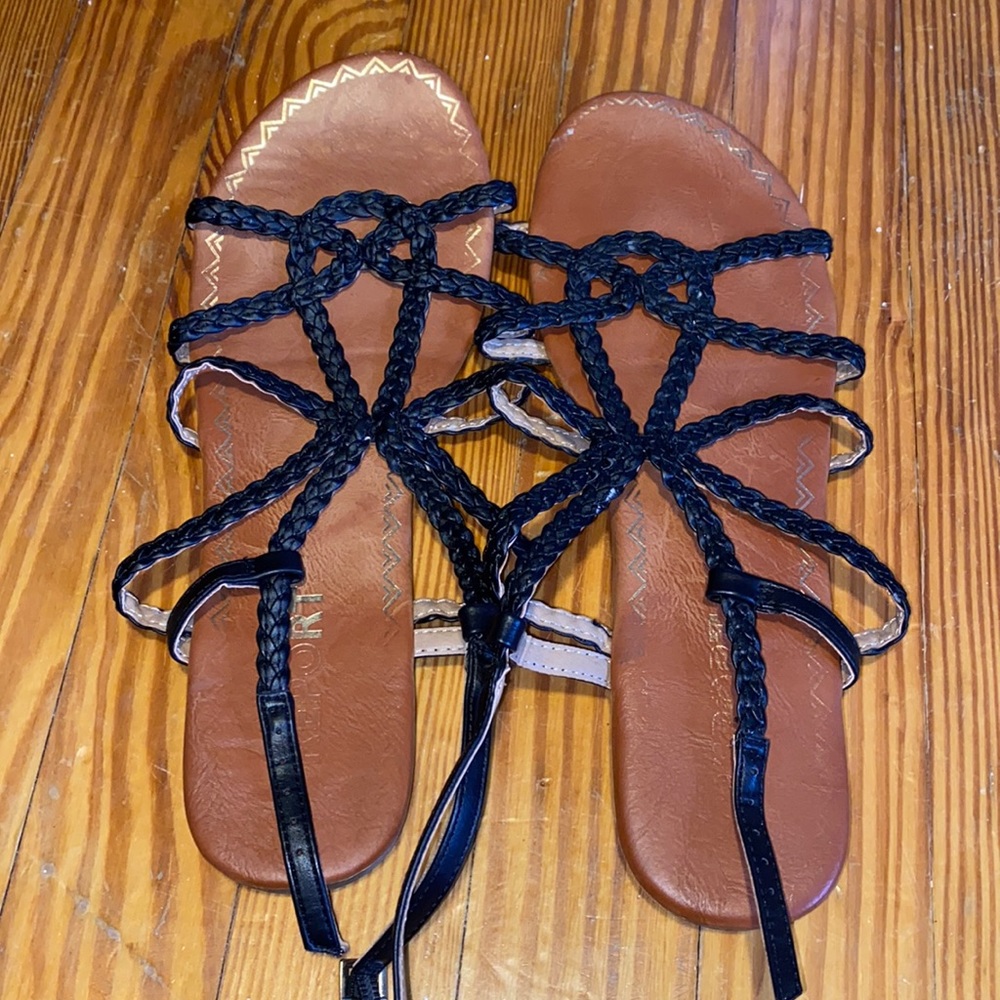 KNOTTED BLACK SANDALS